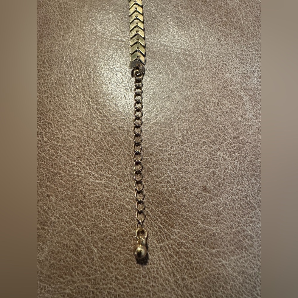 Chevron Pattern Gold Choker - Picture 4 of 6